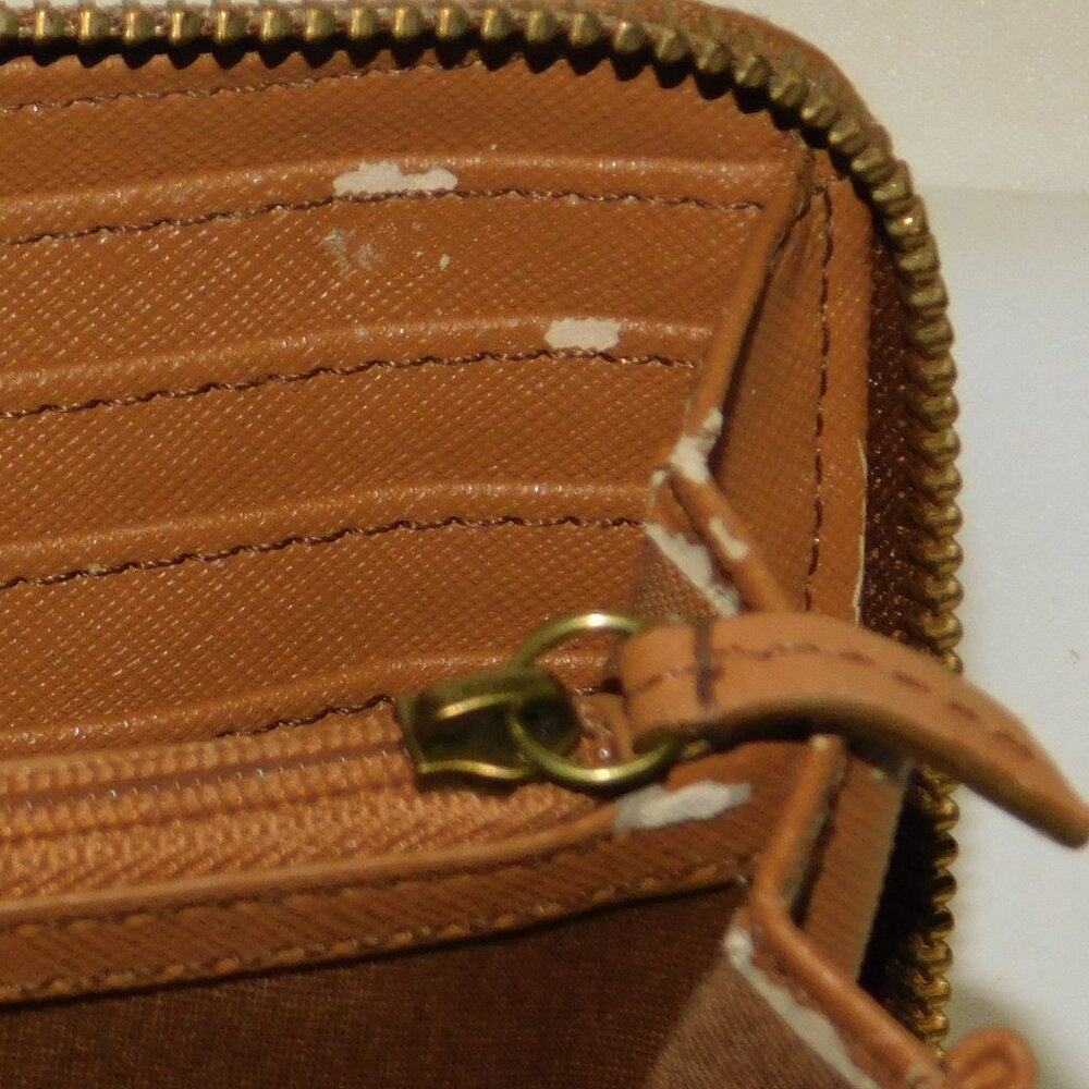 Fossil Wristlet Wallet & Keychain - Picture 6 of 8